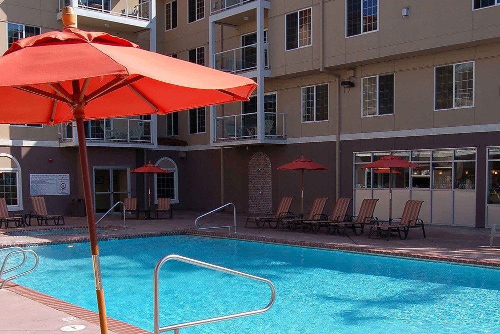 Pool and hydromassage bathtub Sandcastle